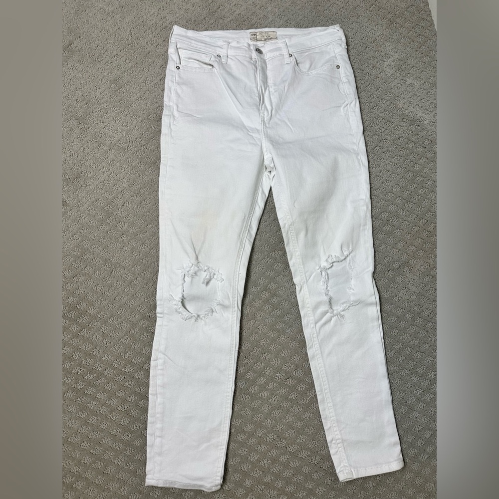 Sz 31 Free People white jeans straight leg distressed high rise stretch